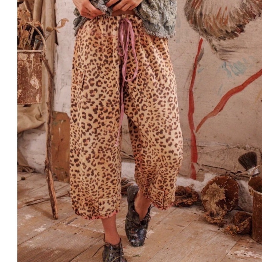 Magnolia Pearl LEOPARD Cali Sweat Shorts Sweatpants SOLD OUT NWT OS